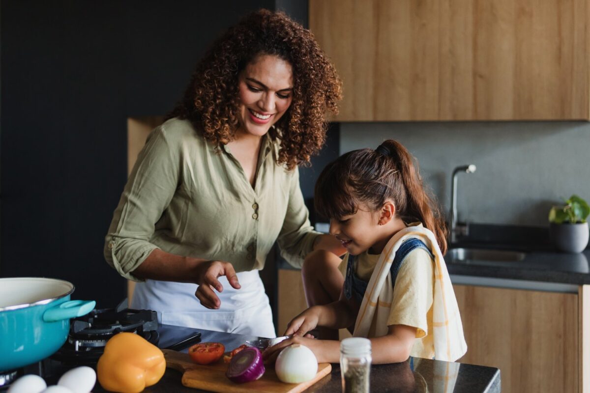 Hispanic,Mother,And,Child,Daughter,Cooking,At,Kitchen,In,Mexico