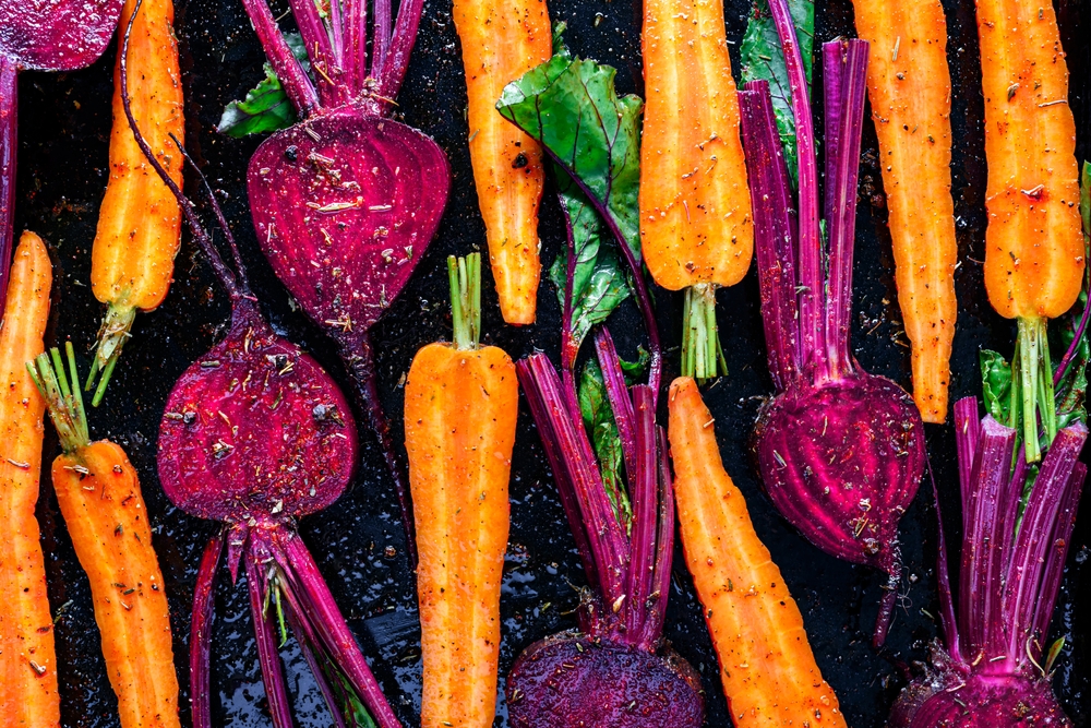 Juicy,Beet,And,Carrot,Slices,Before,Baking,In,The,Baking